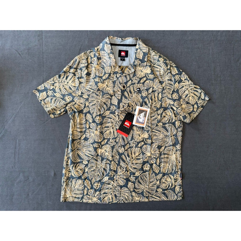 NWT Quiksilver Men's Hawaiian Floral Tropical Button Up Shirt Small